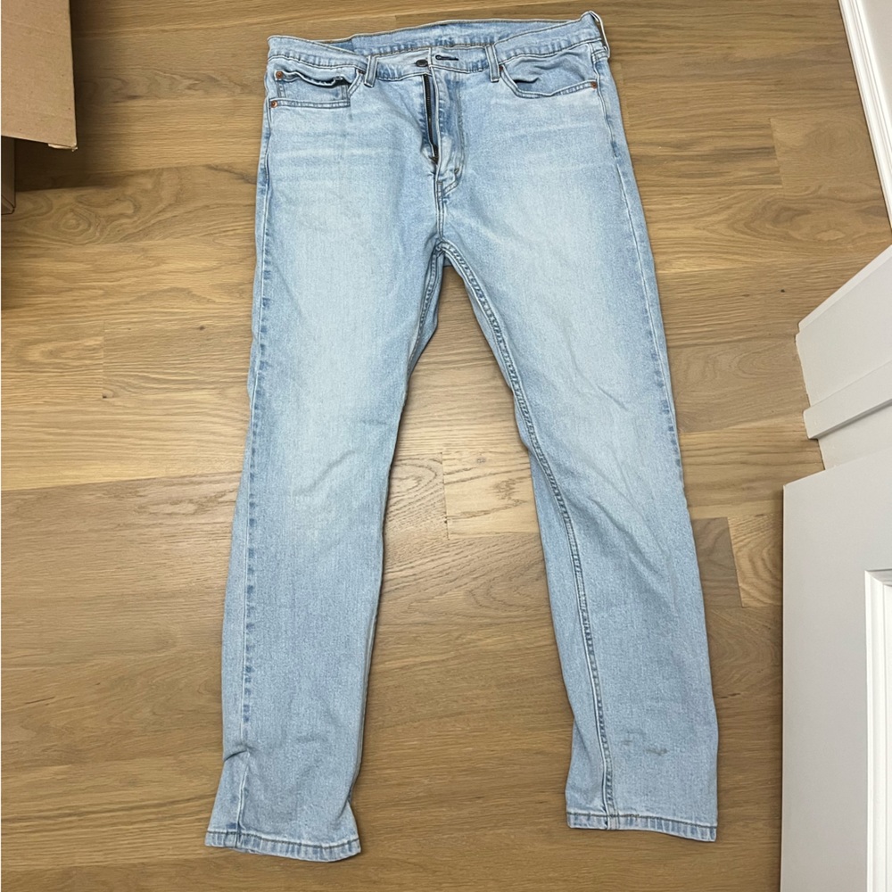 White washed Levi jeans